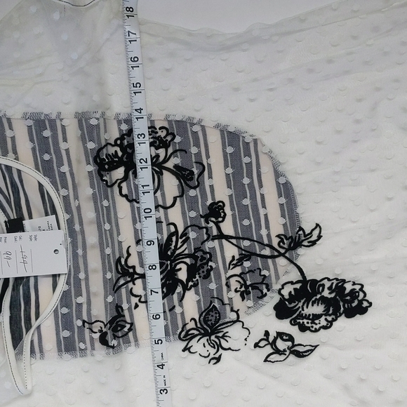 Bali Corp Off White Lace top with black floral stripes Medium NWT - Picture 6 of 7